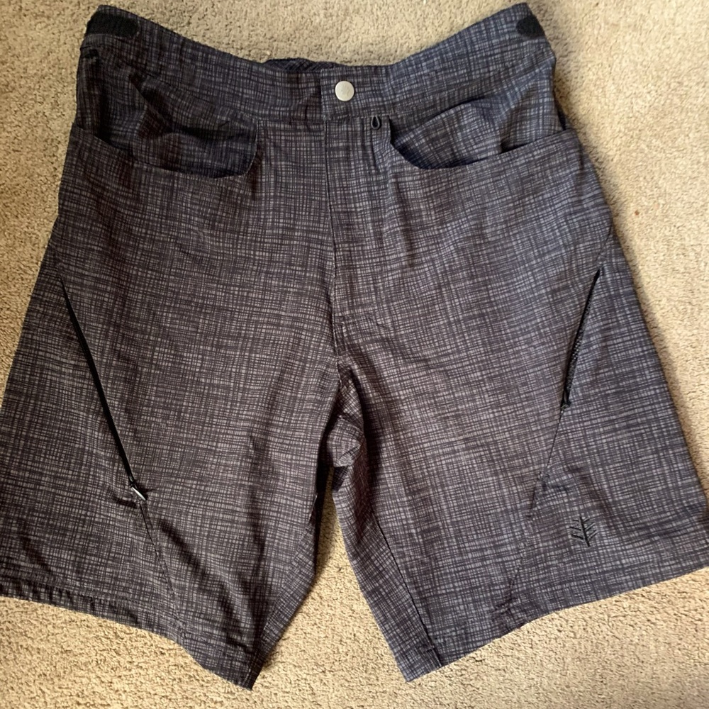 Coolibar Men's Calasa Tech Swim Trunks - Sun Protective. In size small